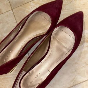 Stunning suede maroon Tahari women’s shoes! 😍😍😍